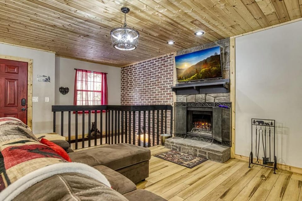 Alluring Embrace Chalet in Sevier County