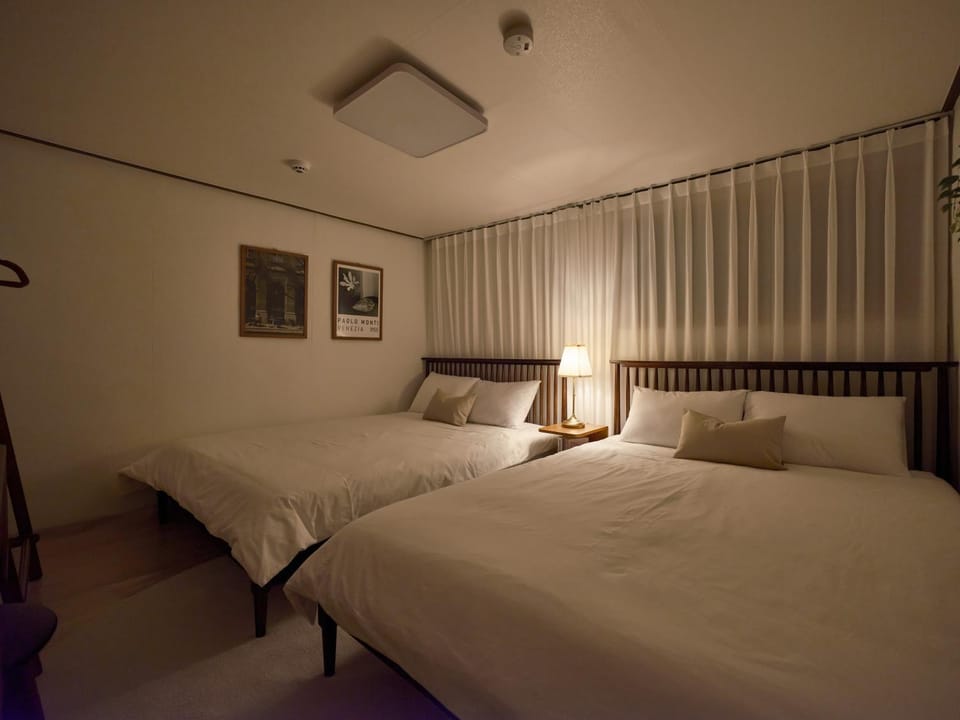 Bed, Bedroom, air conditioner