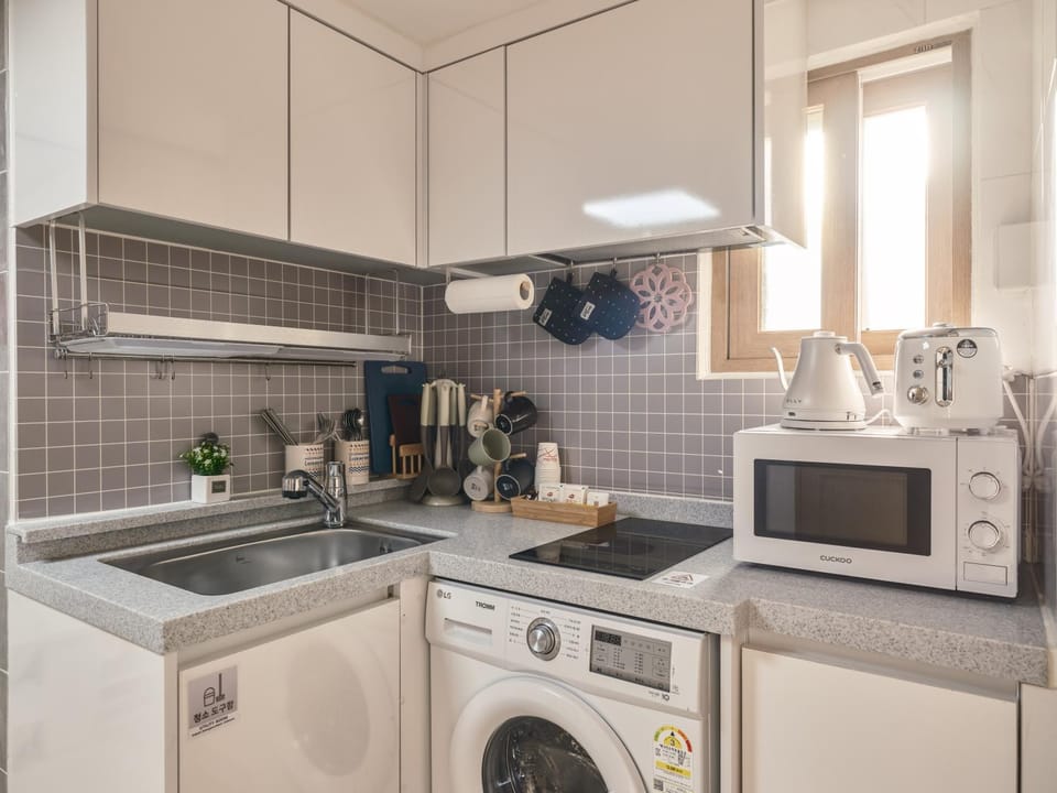 Coffee/tea facilities, Kitchen or kitchenette, toaster, washing machine