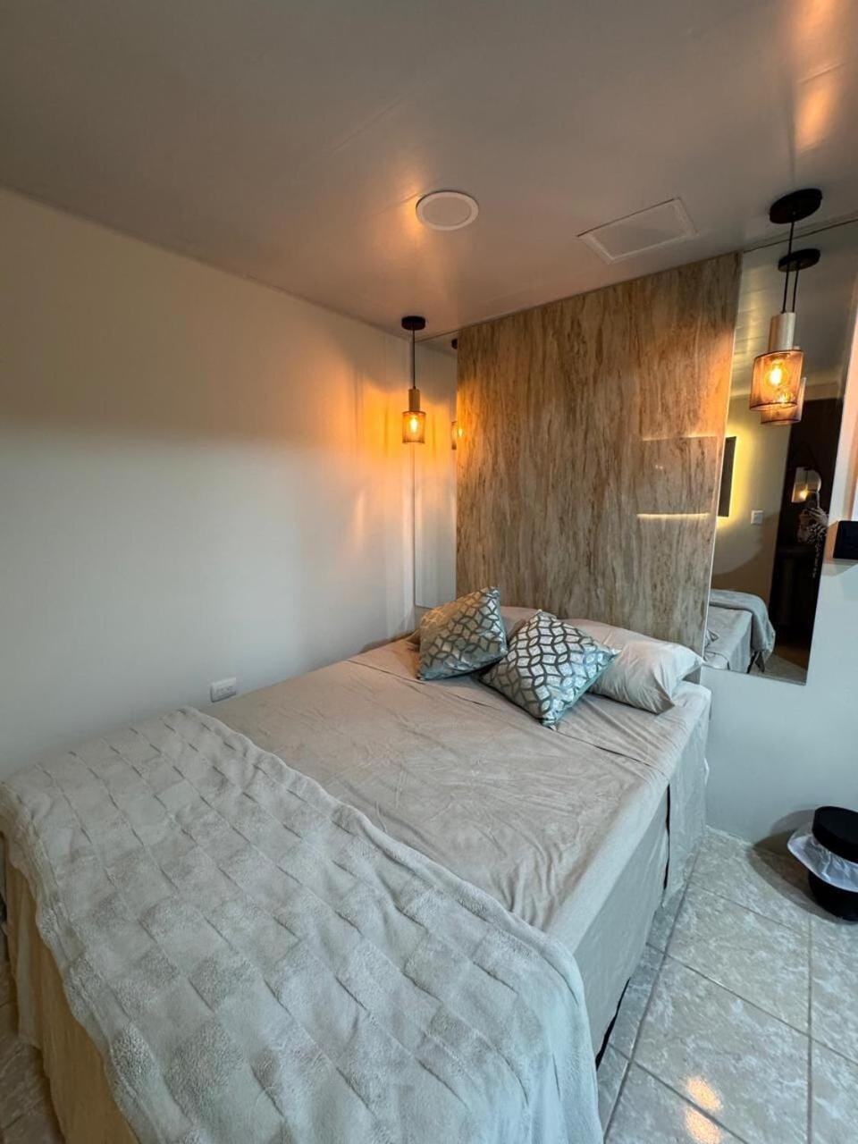 Bedroom, towels