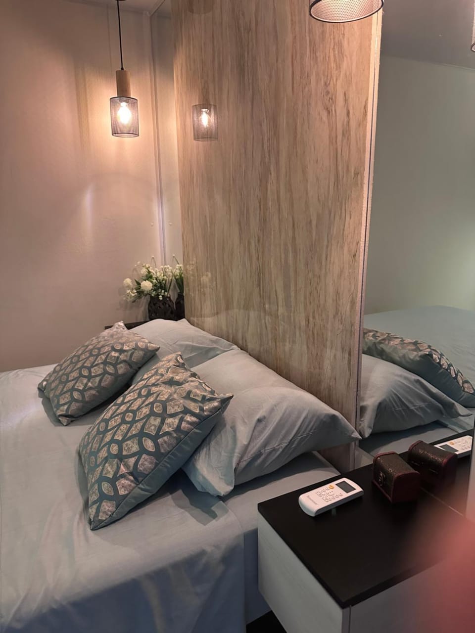 Bed, Photo of the whole room, Bedroom, air conditioner