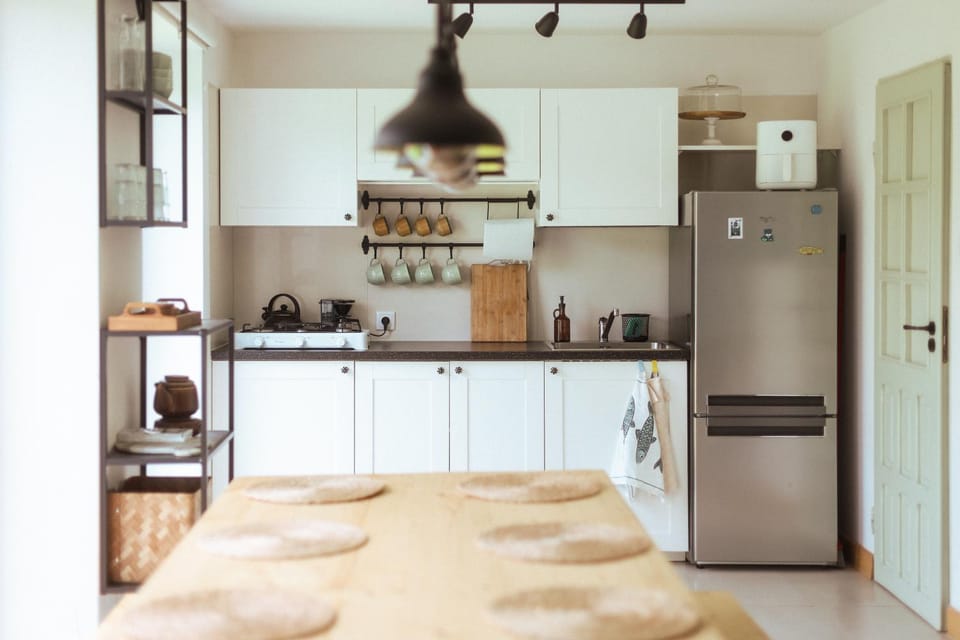 Kitchen or kitchenette, Dining area, oven