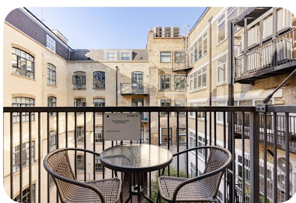 Patio, Day, View (from property/room), Balcony/Terrace, Seating area, City view