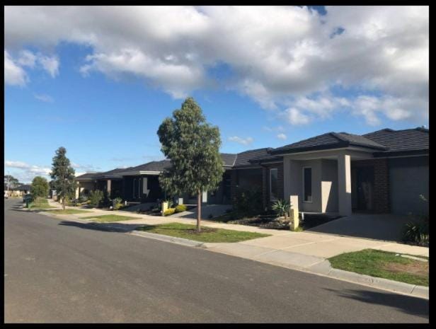 Property building, Day, Neighbourhood, Street view