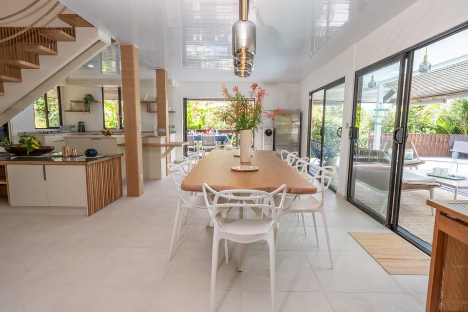 Patio, Kitchen or kitchenette, Living room, Seating area, Dining area