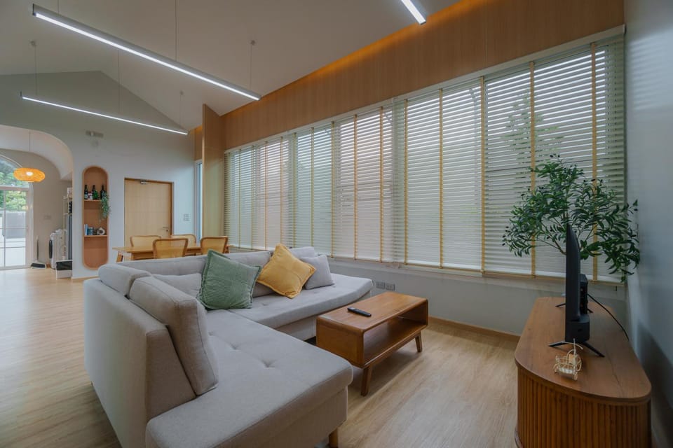 Property building, Communal lounge/ TV room, Garden, View (from property/room), Living room, Garden view