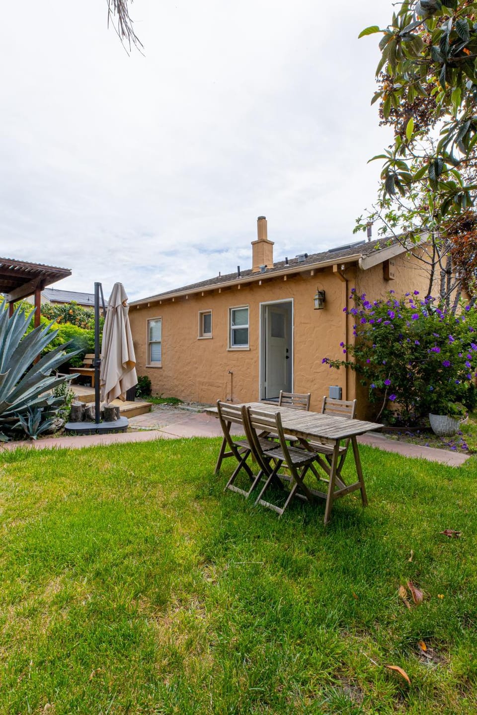 Patio, Garden, Dining area, Garden view