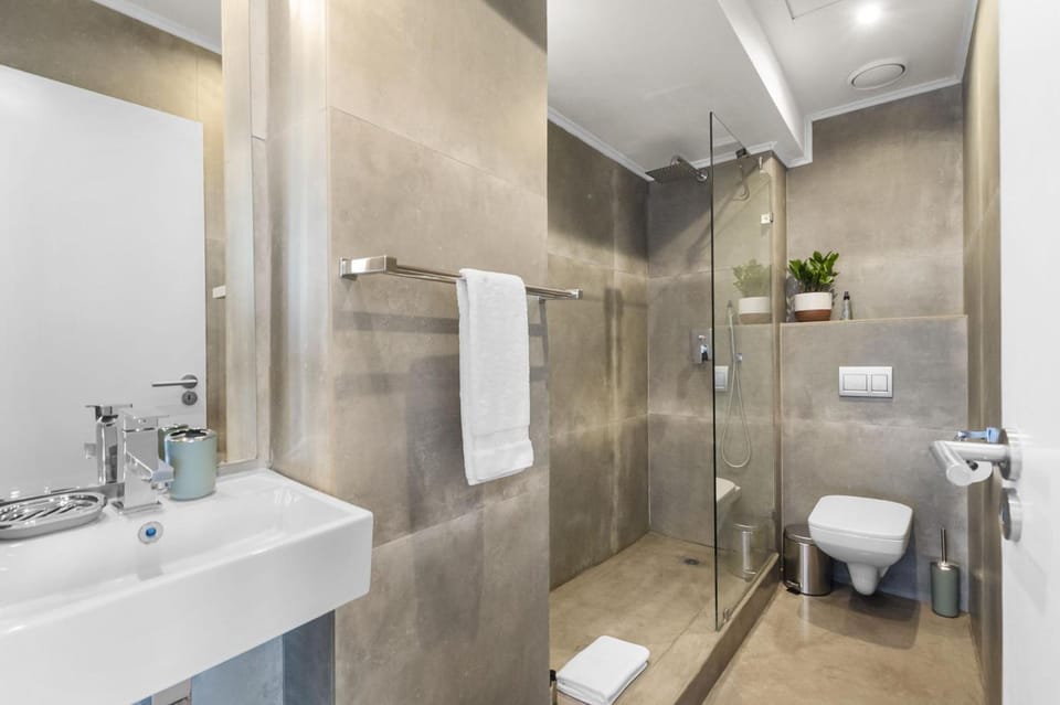 Harbour View Stylish Woodstock Apartment w Balcony Apartment in Cape Town