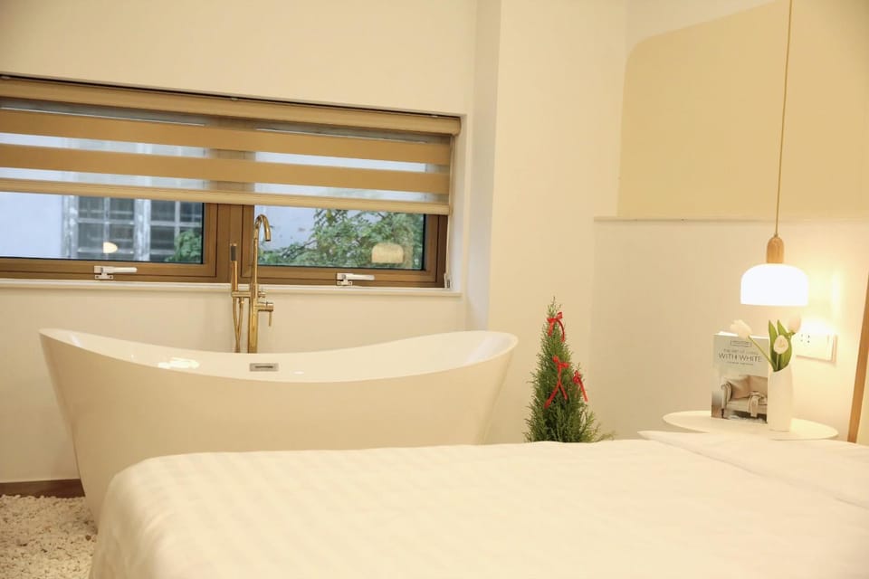 Photo of the whole room, Bedroom, Bath