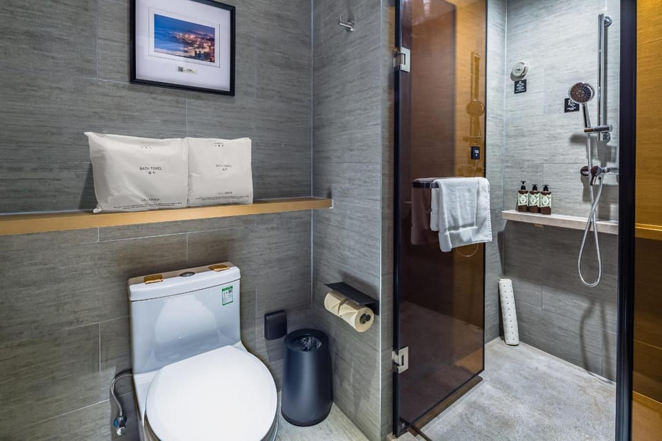 Atour Hotel Qingdao North Station New City Center Hotel in Qingdao
