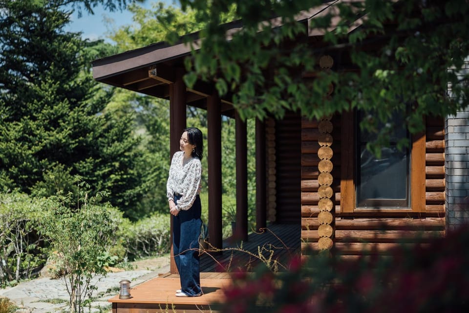 Property building, Spring, Day, People, Garden