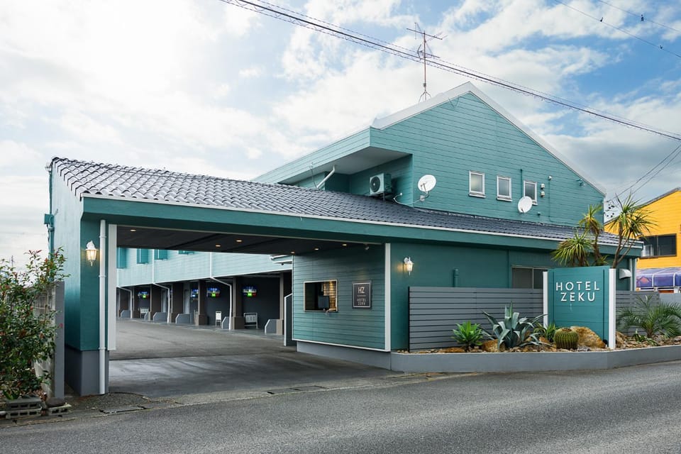 Property building, Day