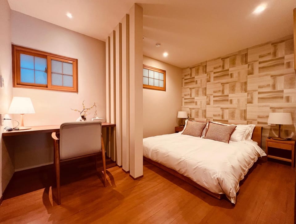 Bed, Photo of the whole room, Bedroom