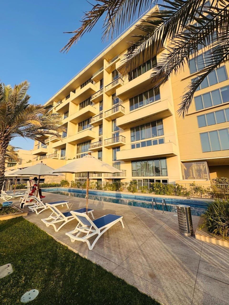 Day, Swimming pool, sunbed