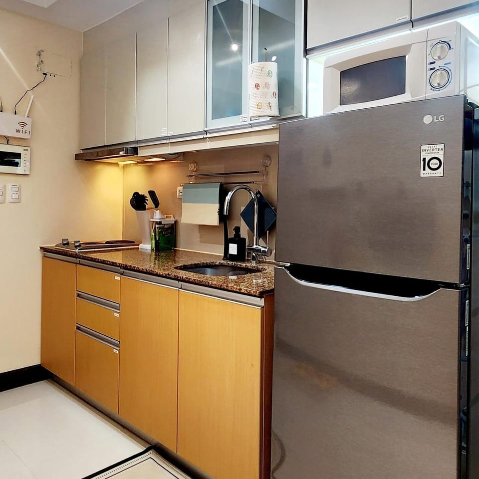 Kitchen or kitchenette, oven, stove