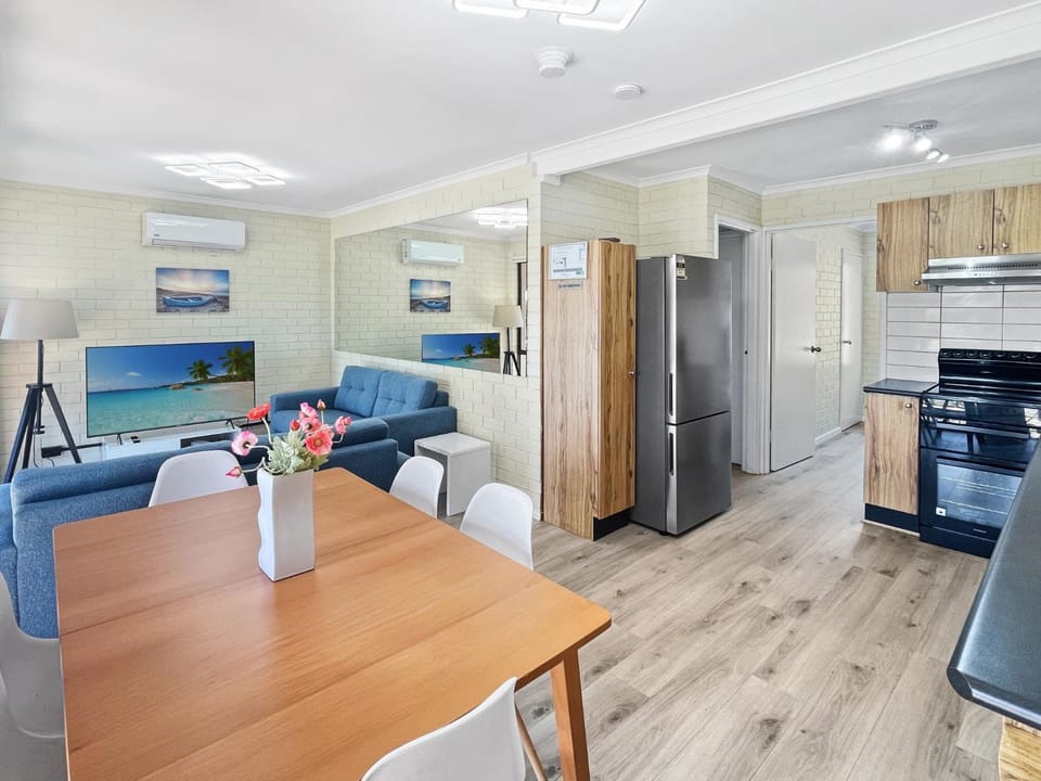 Charming 2-Bed Apartment with Bay Views Apartment in Batemans Bay