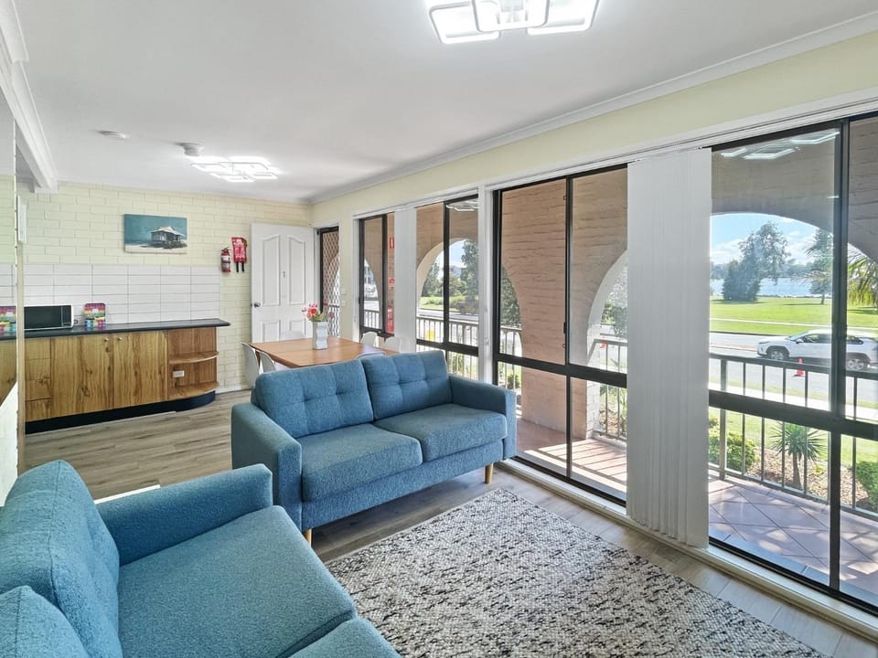 Charming 2-Bed Apartment with Bay Views Apartment in Batemans Bay