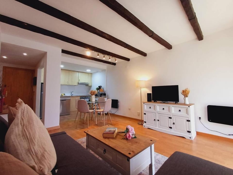 Communal lounge/ TV room, TV and multimedia, Living room, Dining area