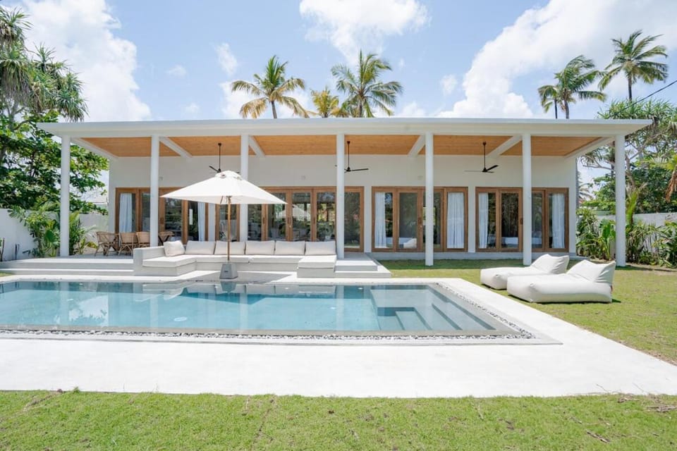 Garden view, Pool view, Swimming pool, sunbed