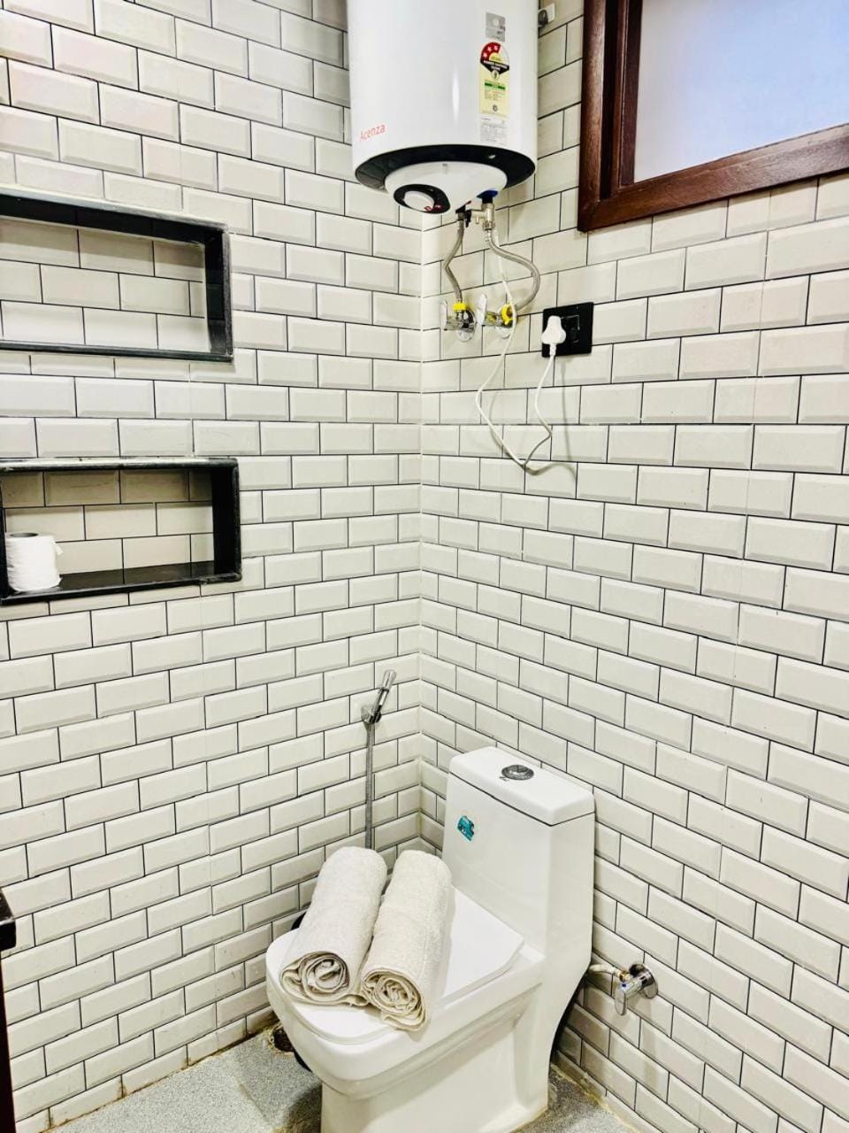 Toilet, Bathroom, towels