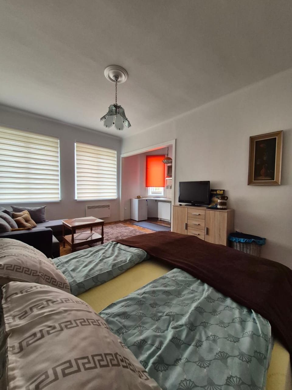 Communal lounge/ TV room, Bed, TV and multimedia, Living room, Photo of the whole room, Seating area, Evening entertainment, Bedroom