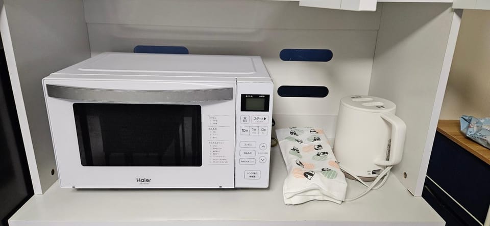 Kitchen or kitchenette, oven