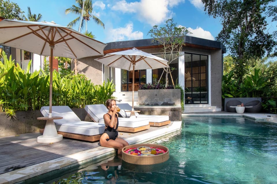 Pool view, Swimming pool, concierge, sunbed