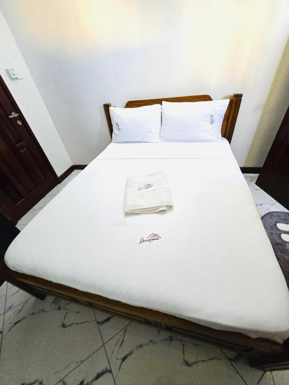 Bedroom, towels