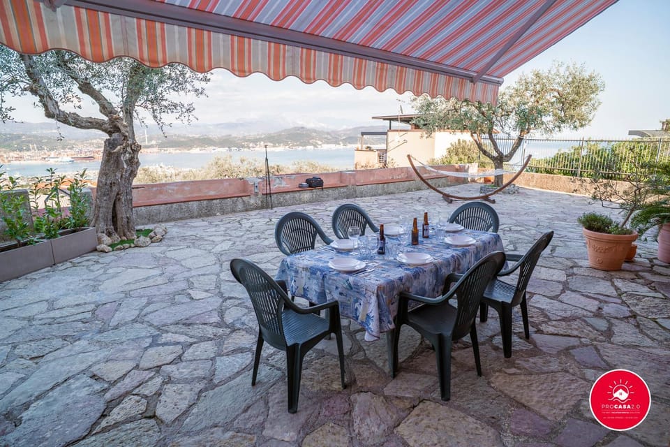 Patio, Day, Natural landscape, Garden, View (from property/room), Dining area