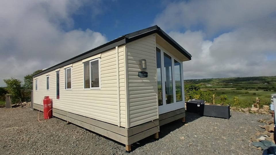Property building, Day, Natural landscape