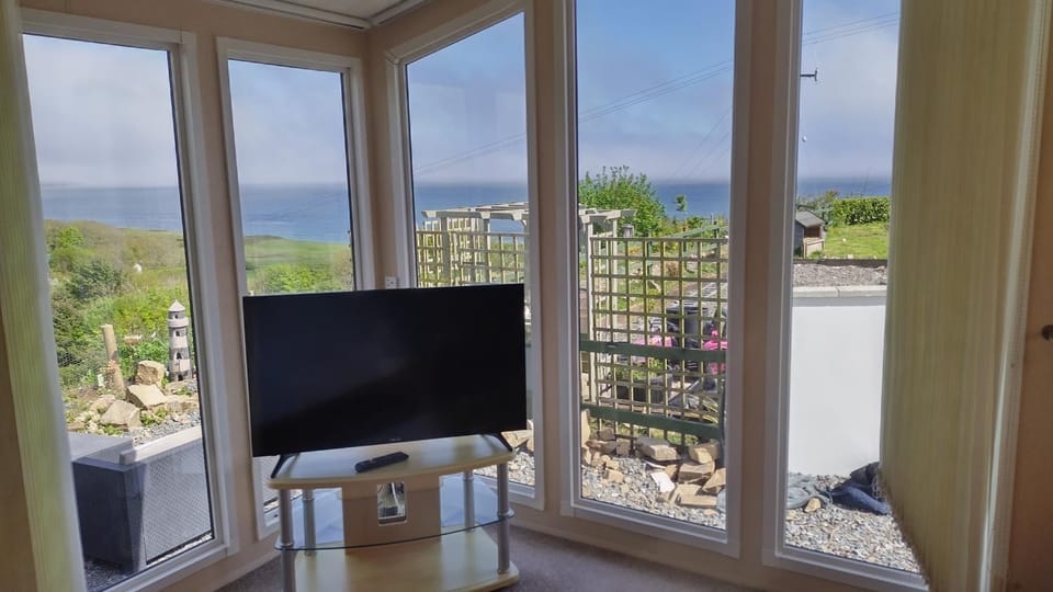 Day, Natural landscape, TV and multimedia, View (from property/room), Evening entertainment