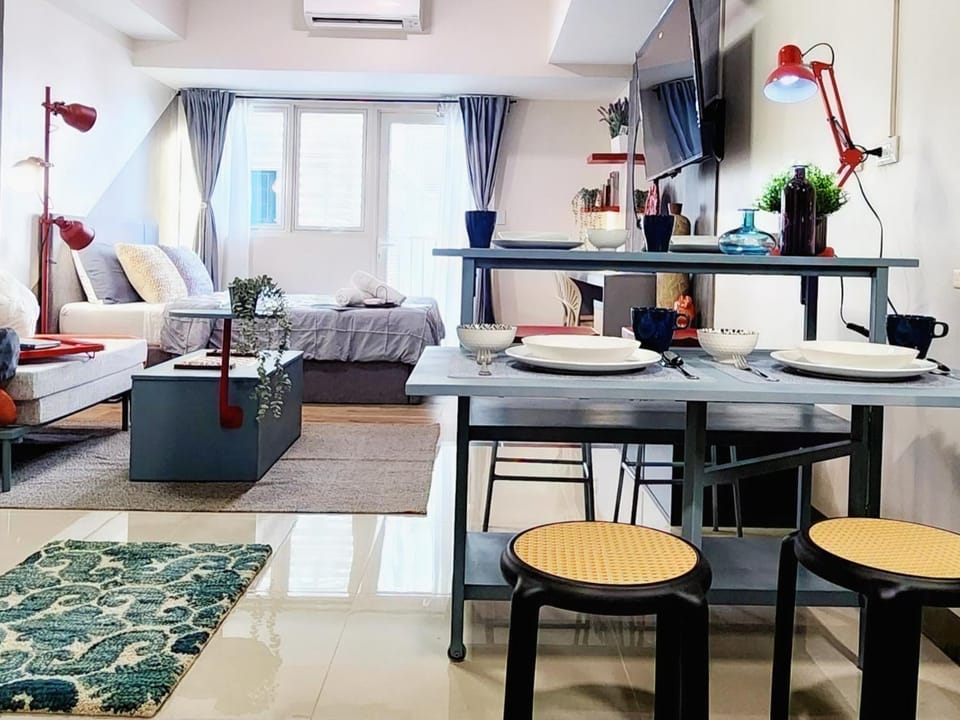 Bed, Living room, Photo of the whole room, Seating area, Dining area, Bedroom, air conditioner