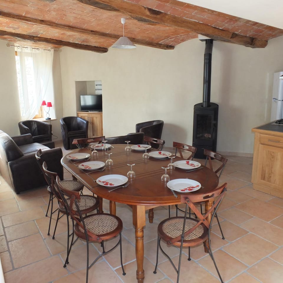 TV and multimedia, Living room, Dining area