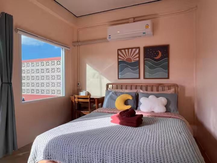 Bed, Bedroom, air conditioner