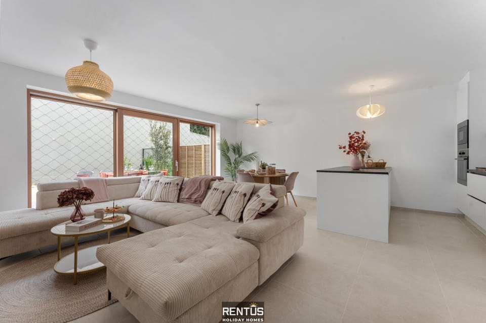 Living room, Seating area, Dining area, kitchen