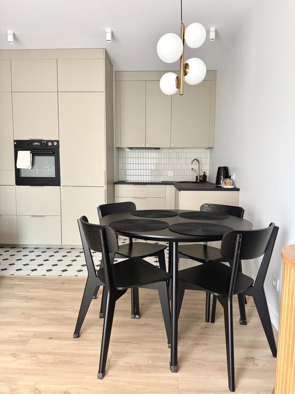 Gdańsk Wrzeszcz Apartament 3-pokojowy z Ogródkiem & Darmowy Parking Apartment in Gdansk