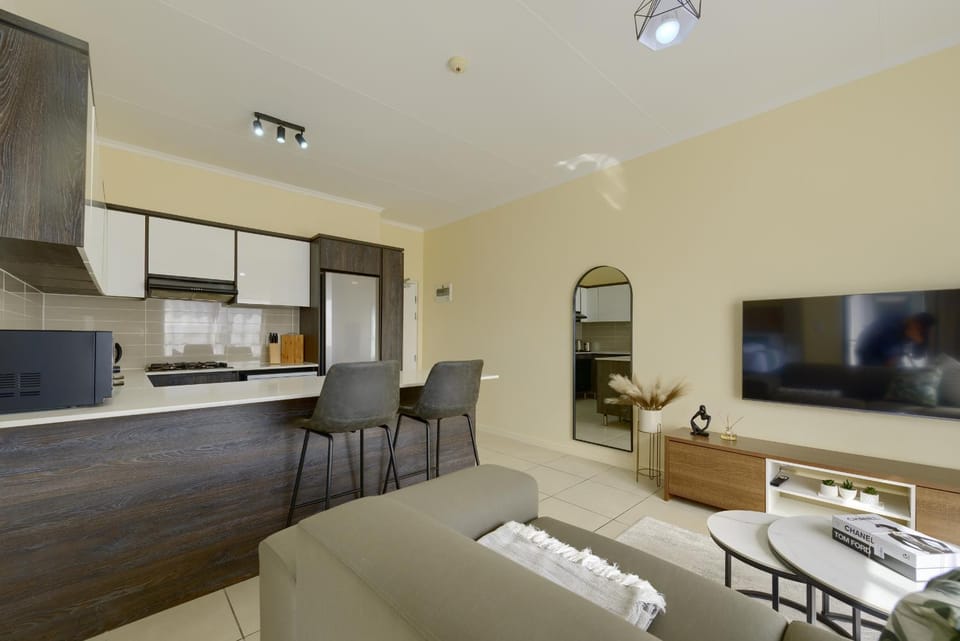 TV and multimedia, Kitchen or kitchenette, Living room, Seating area, Dining area, Evening entertainment, minibar, stove