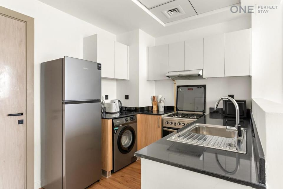 Kitchen or kitchenette, washing machine