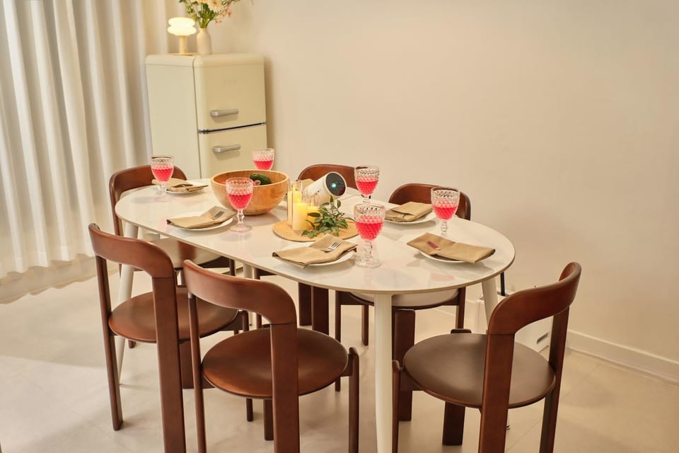 Living room, Dining area, Food