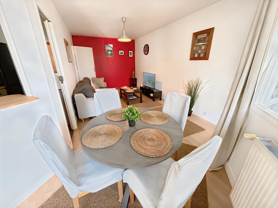 Living room, Dining area