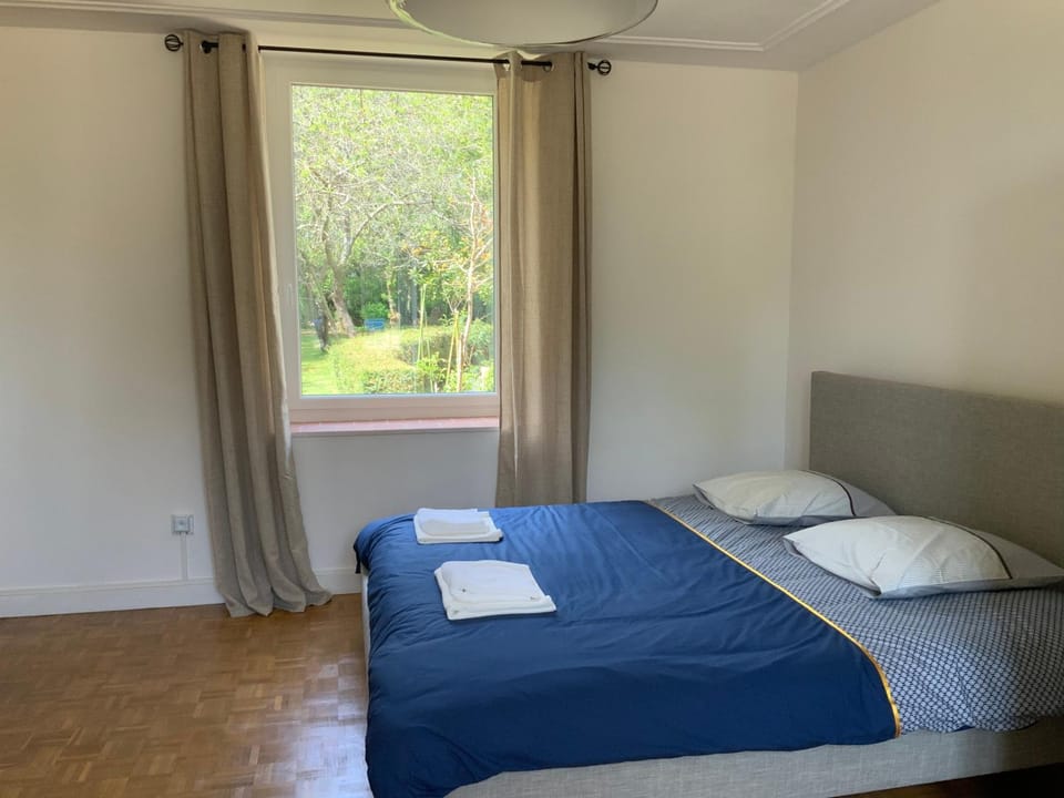 Property building, Living room, Bedroom