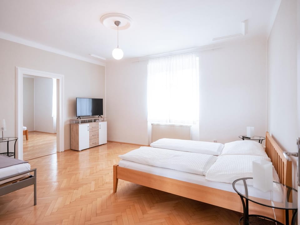 Photo of the whole room, Bedroom