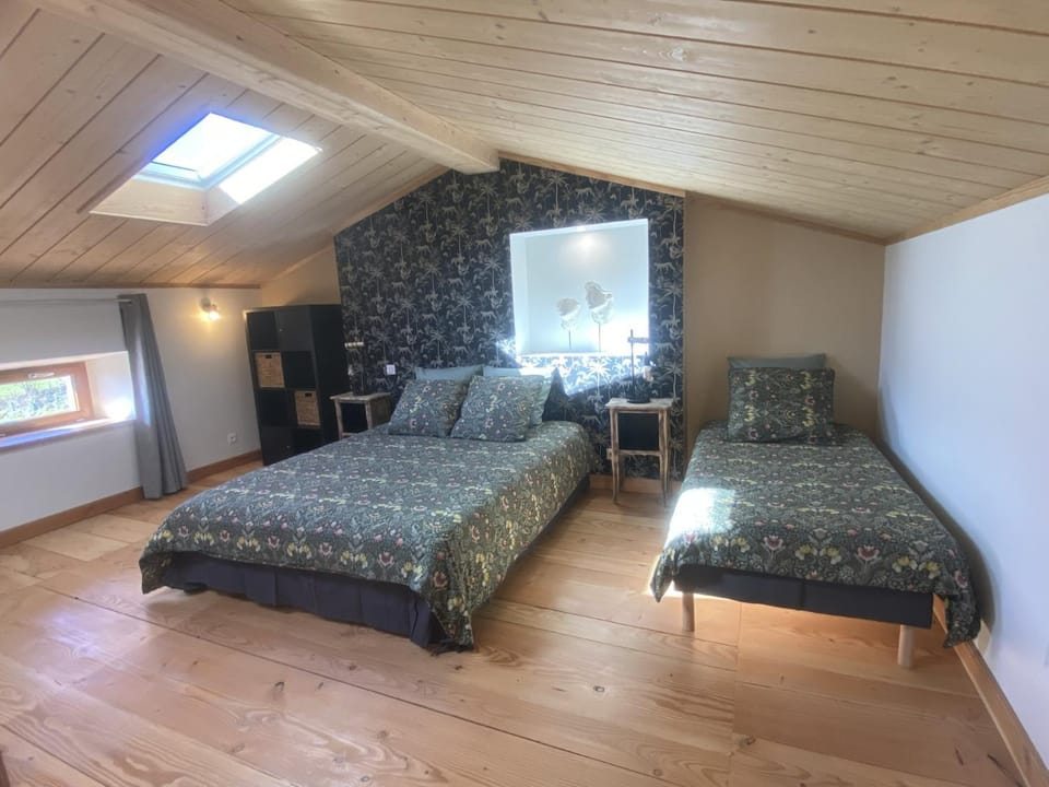 Bed, Photo of the whole room, Bedroom