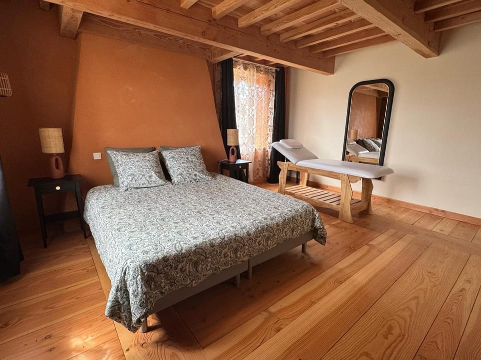 Bed, Photo of the whole room, Bedroom