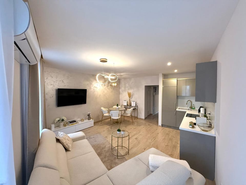 TV and multimedia, Living room, Dining area