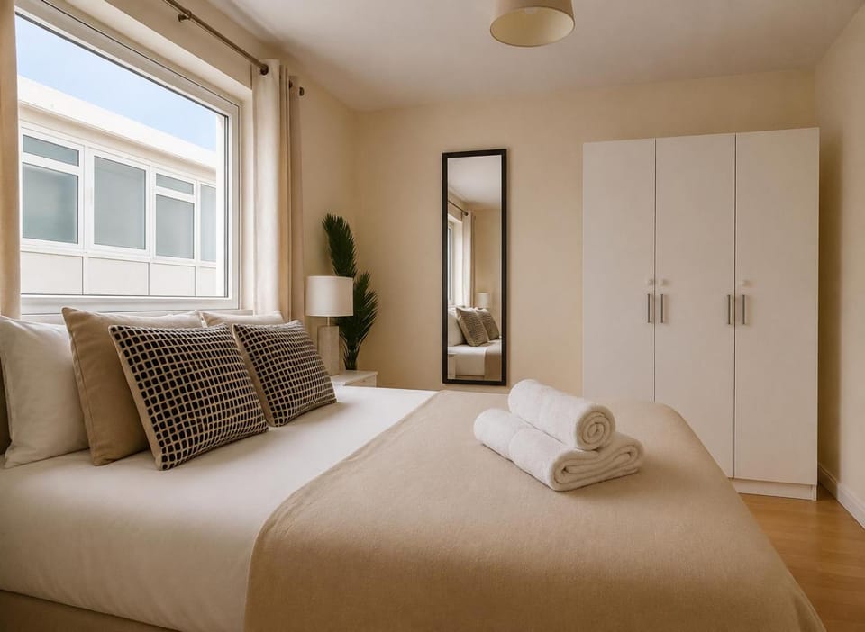 Photo of the whole room, Bedroom