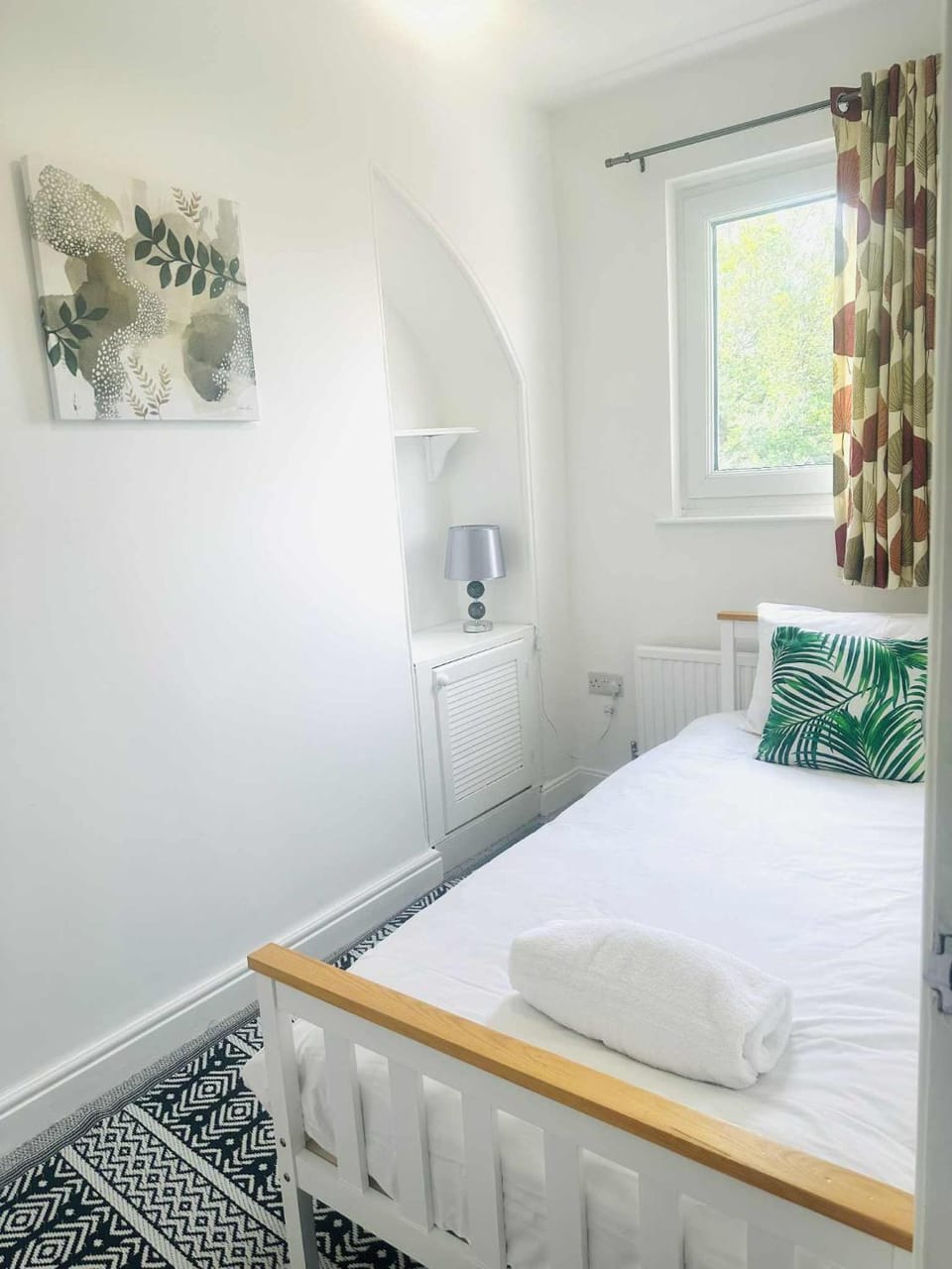 Photo of the whole room, Bedroom