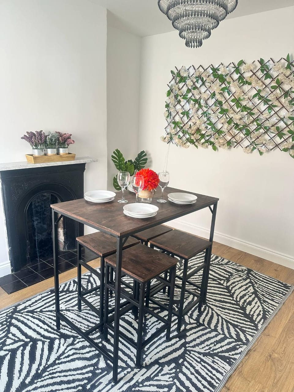 Seating area, Dining area