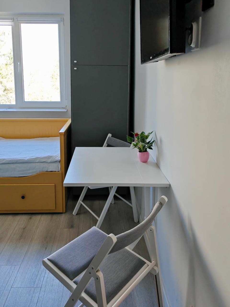 TV and multimedia, Seating area, Dining area