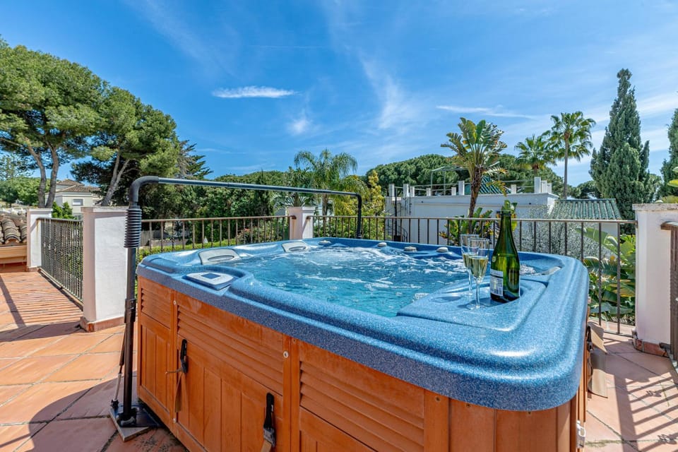 Luxury Villa, Heated pool, Next to the beach Villa in Marbella